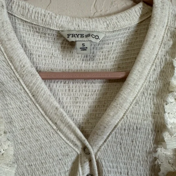 NWT Frye and Co Short Sleeve Blouse- Size Small - Picture 2 of 6